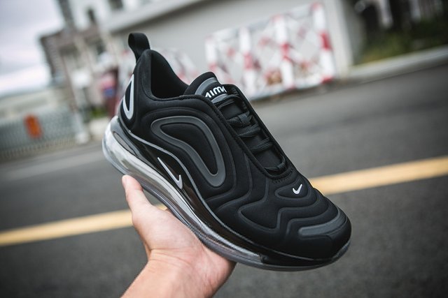 Nike AIR MAX 720-20